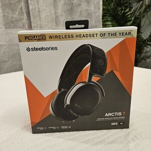 Arctis 7 wireless headphones